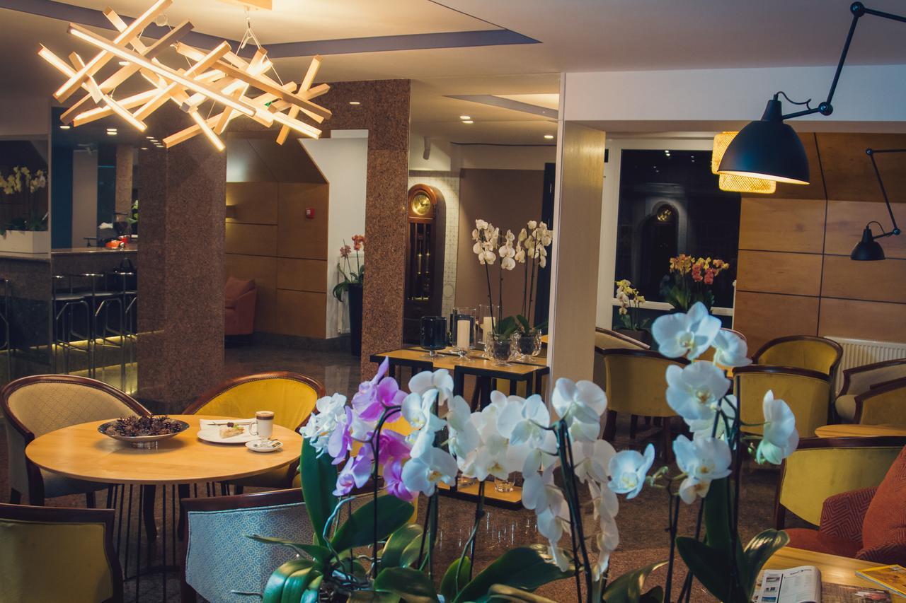 Ukraina Hotel Cherkasy Bagian luar foto