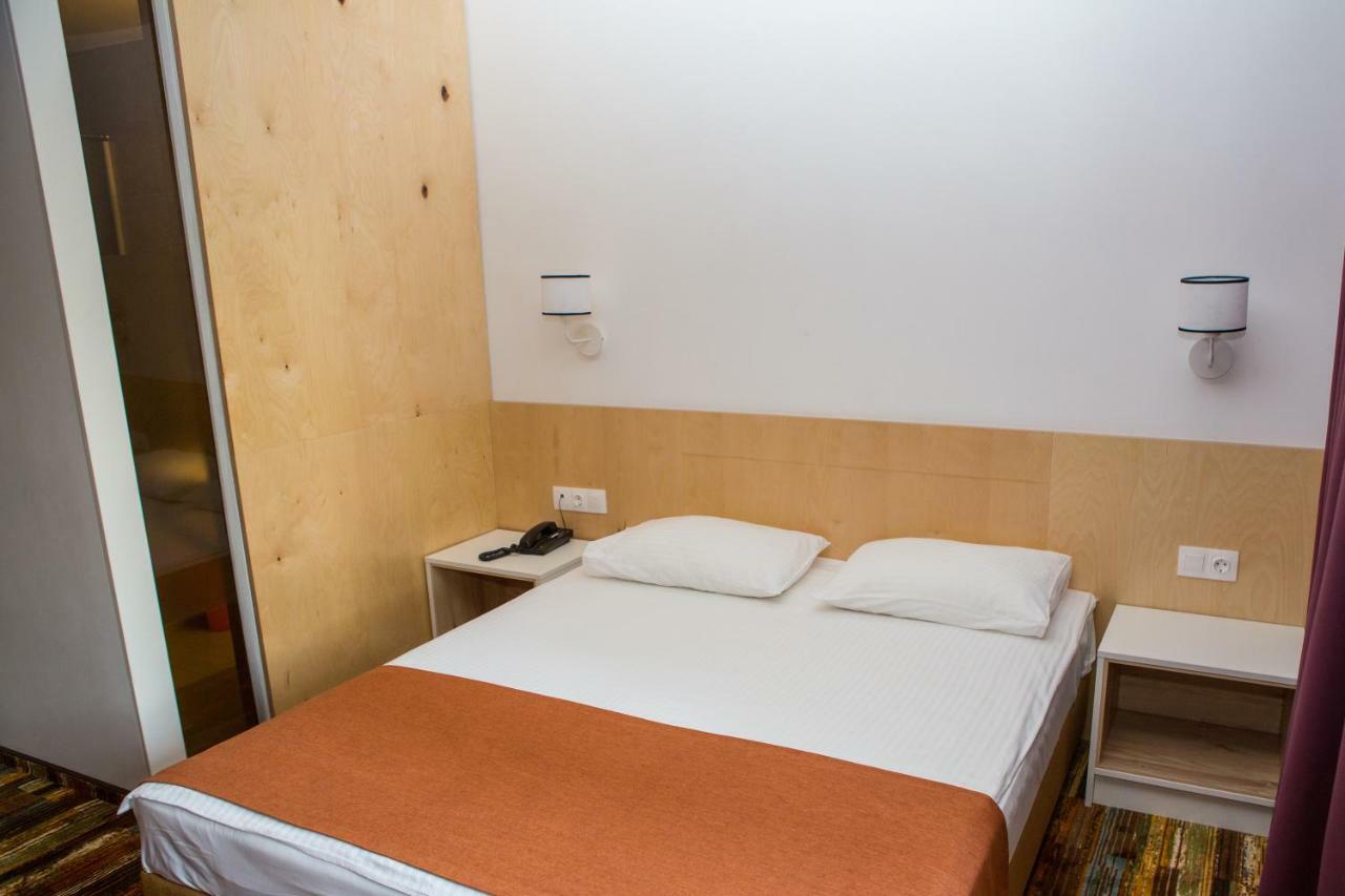 Ukraina Hotel Cherkasy Bagian luar foto