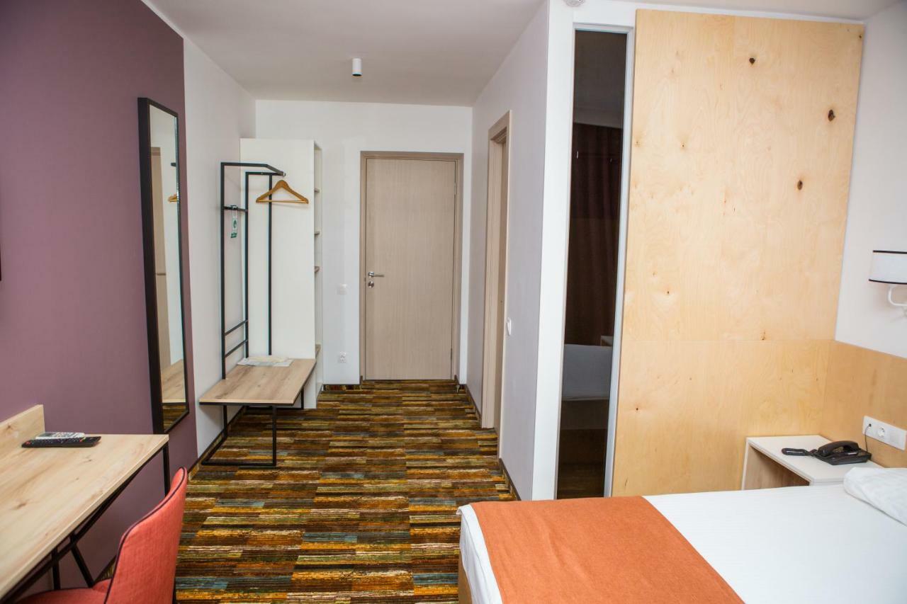Ukraina Hotel Cherkasy Bagian luar foto