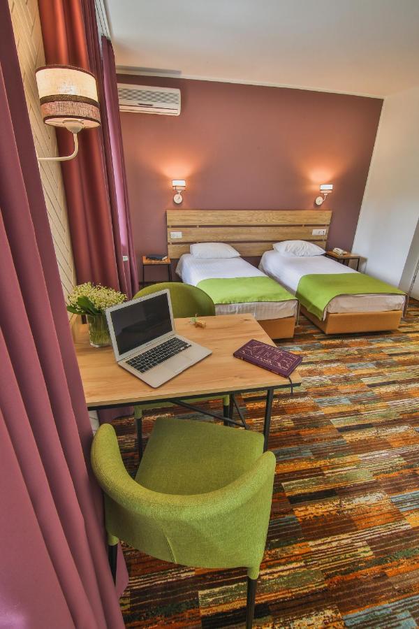 Ukraina Hotel Cherkasy Bagian luar foto