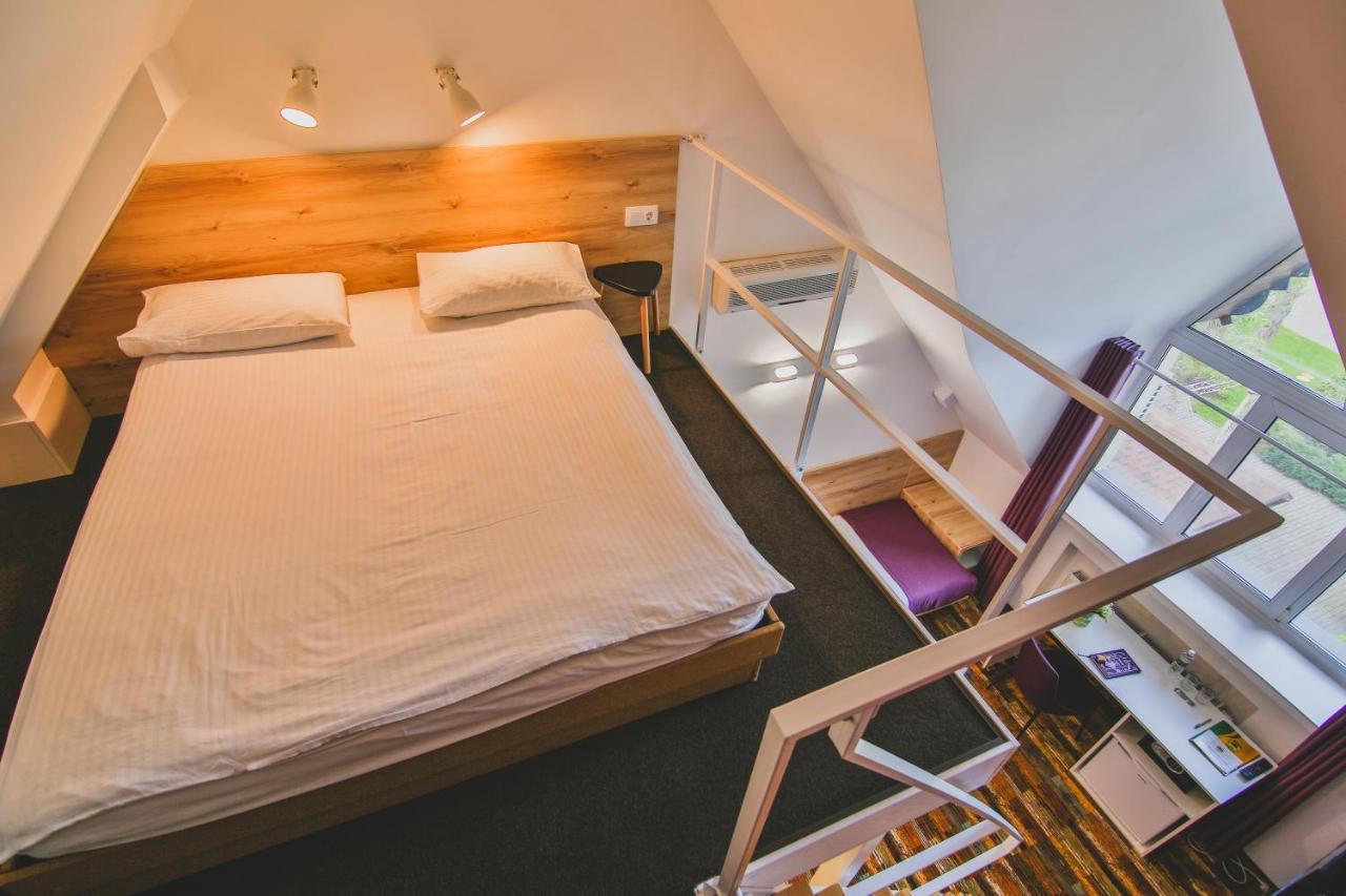 Ukraina Hotel Cherkasy Bagian luar foto