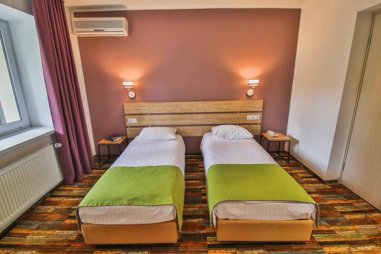 Ukraina Hotel Cherkasy Bagian luar foto