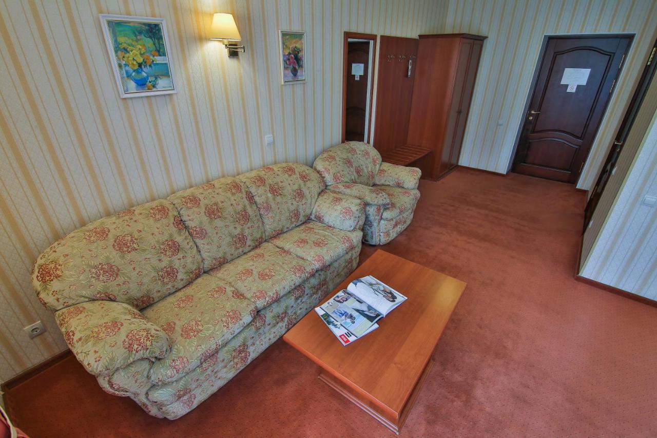 Ukraina Hotel Cherkasy Bagian luar foto