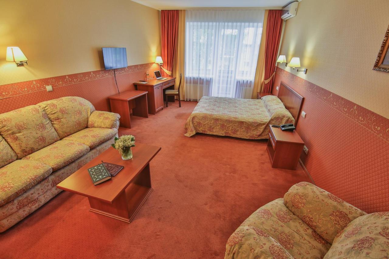 Ukraina Hotel Cherkasy Bagian luar foto