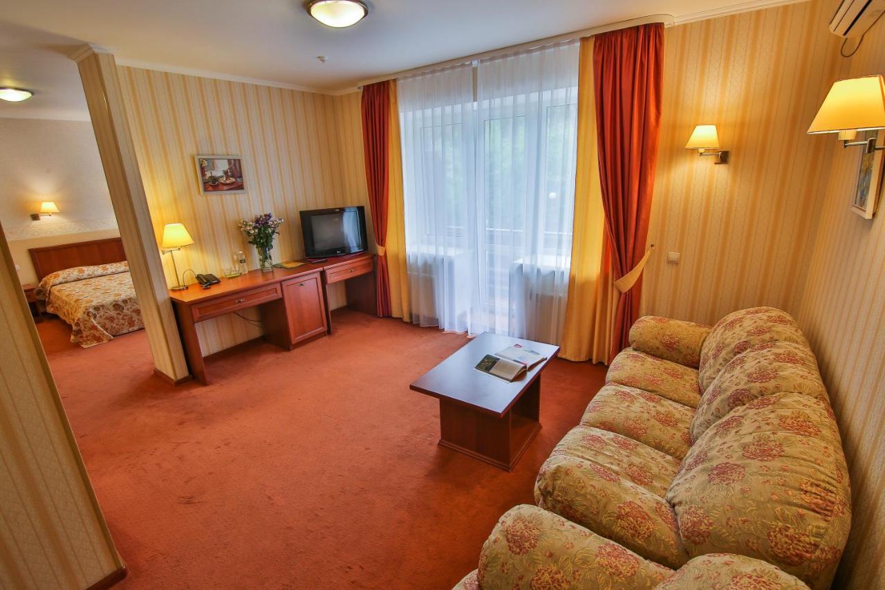 Ukraina Hotel Cherkasy Bagian luar foto