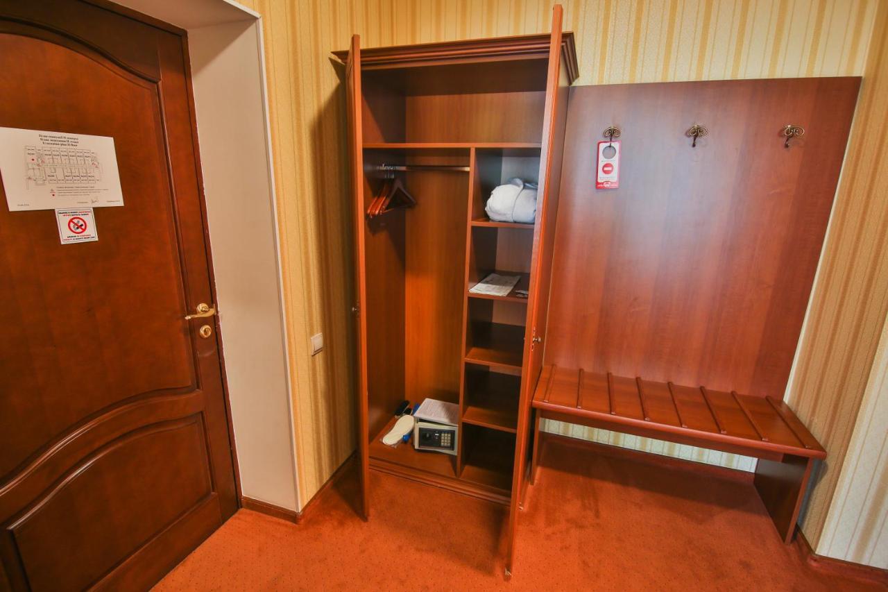 Ukraina Hotel Cherkasy Bagian luar foto