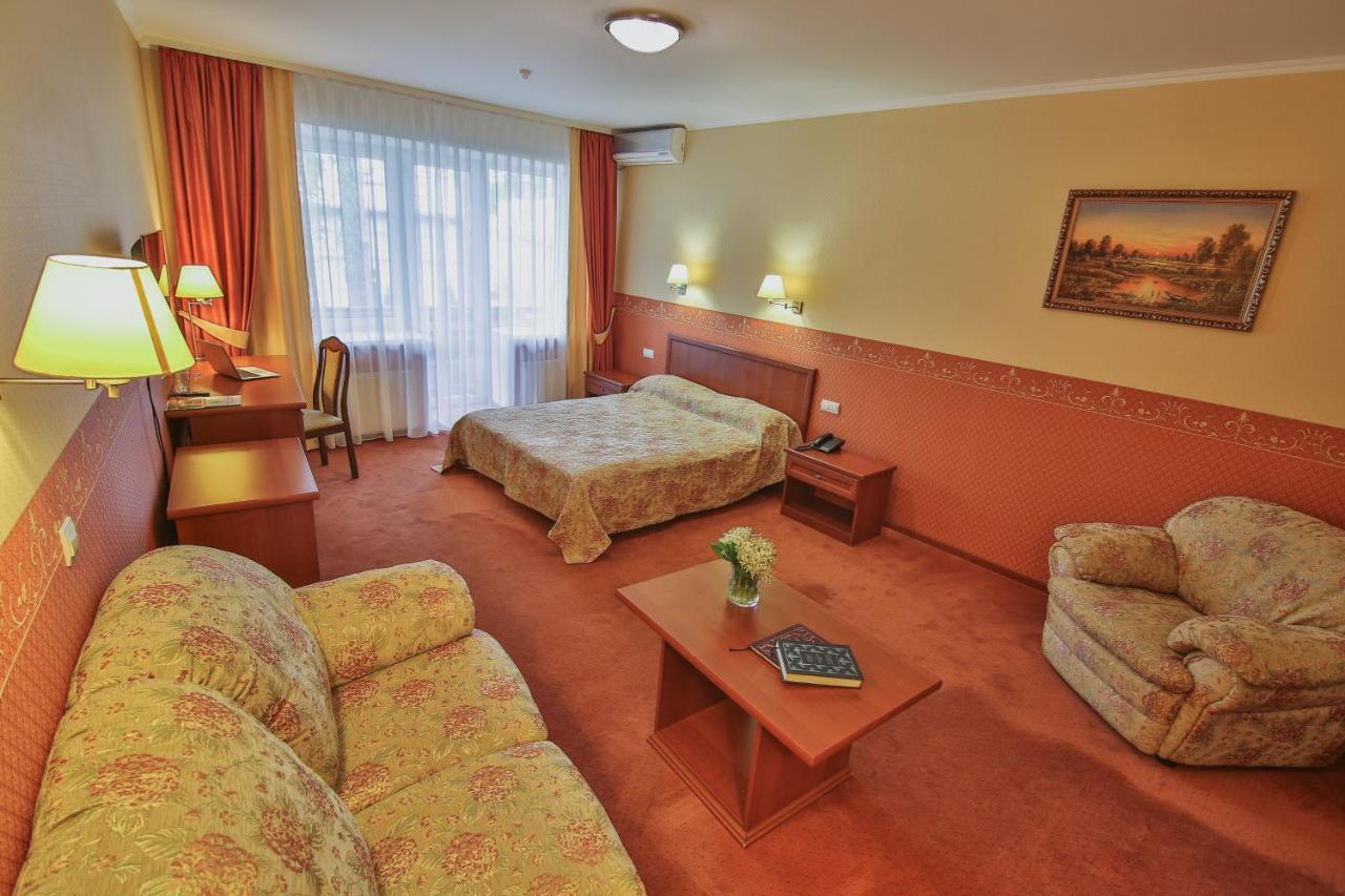 Ukraina Hotel Cherkasy Bagian luar foto