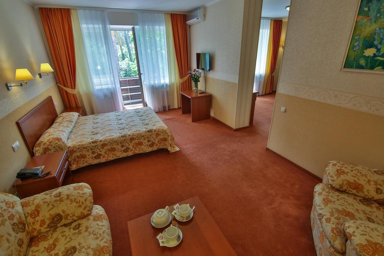 Ukraina Hotel Cherkasy Bagian luar foto