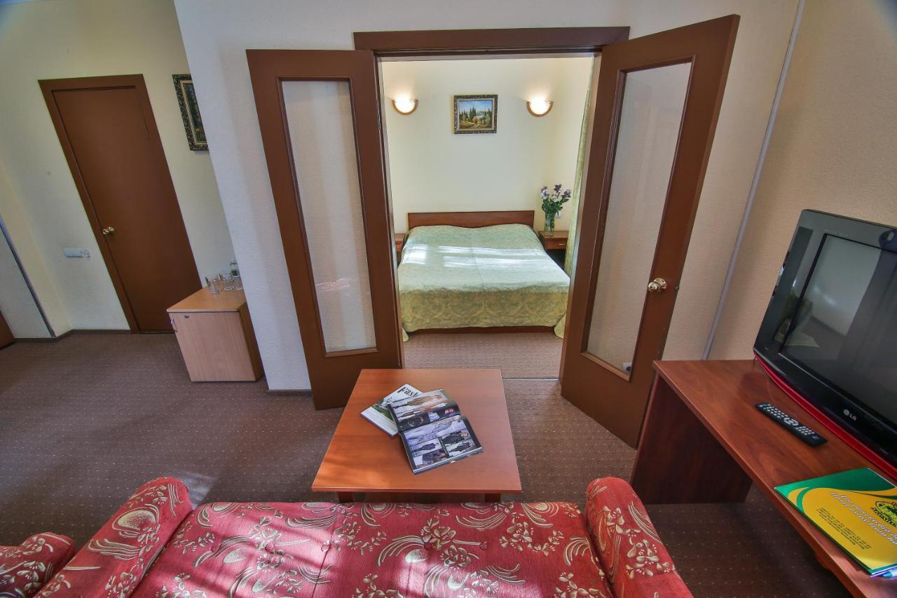 Ukraina Hotel Cherkasy Bagian luar foto