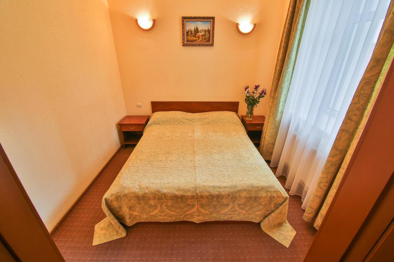 Ukraina Hotel Cherkasy Bagian luar foto