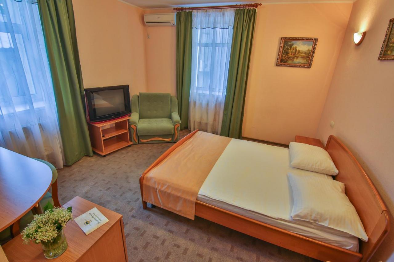 Ukraina Hotel Cherkasy Bagian luar foto