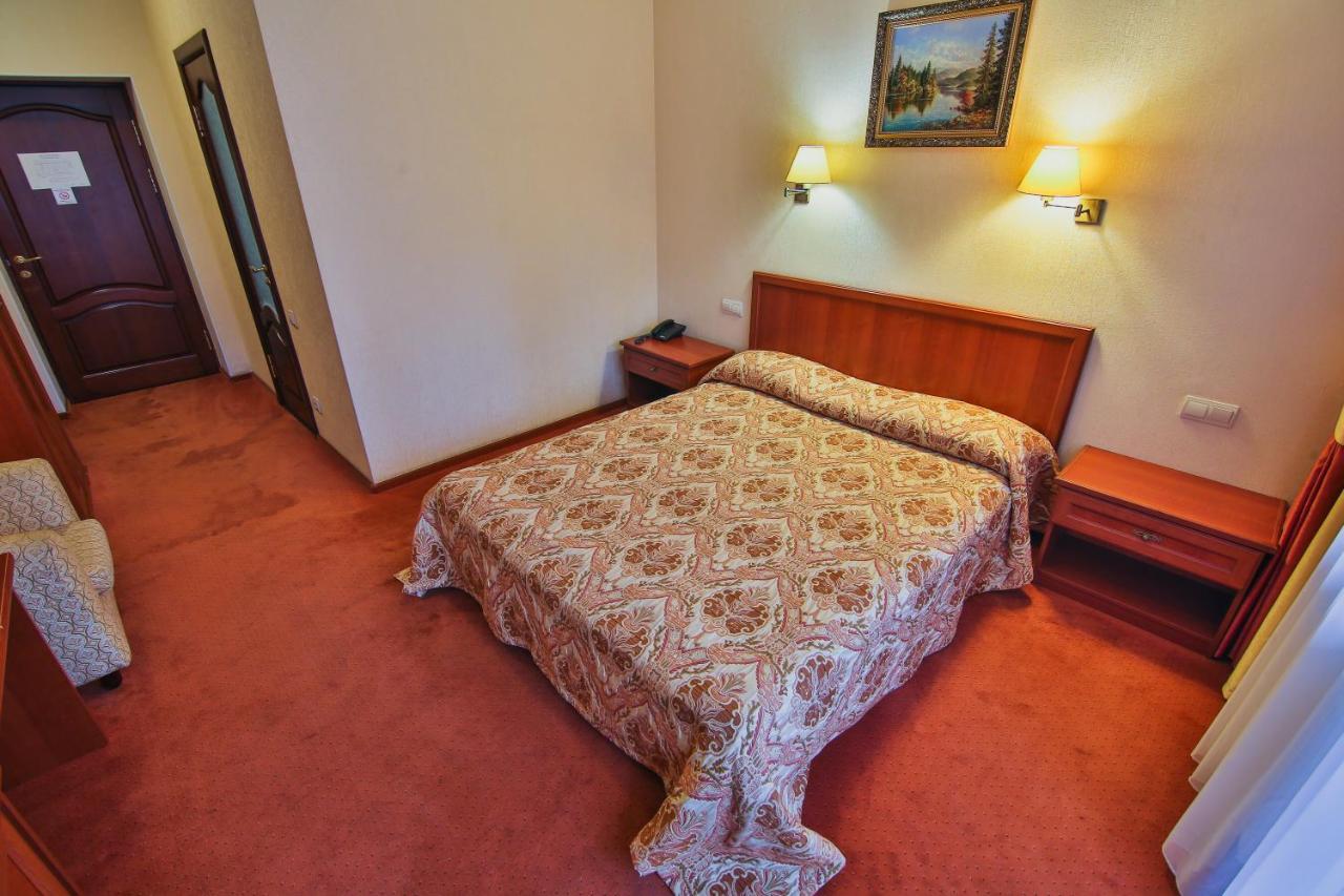 Ukraina Hotel Cherkasy Bagian luar foto