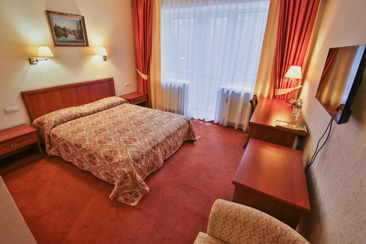 Ukraina Hotel Cherkasy Bagian luar foto
